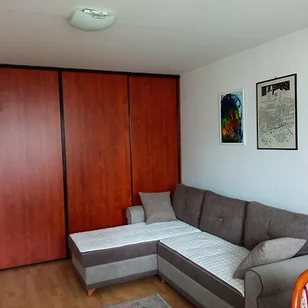 Viktor Apartman *